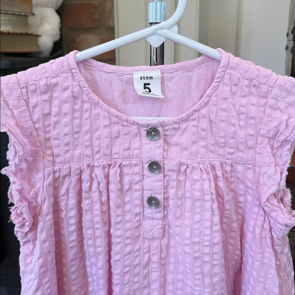 Pink textured seersucker dress is from the brand stem.Size 5